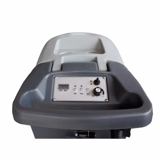 Energiesparender und geräuscharmer handgeführter Bodenwäscher